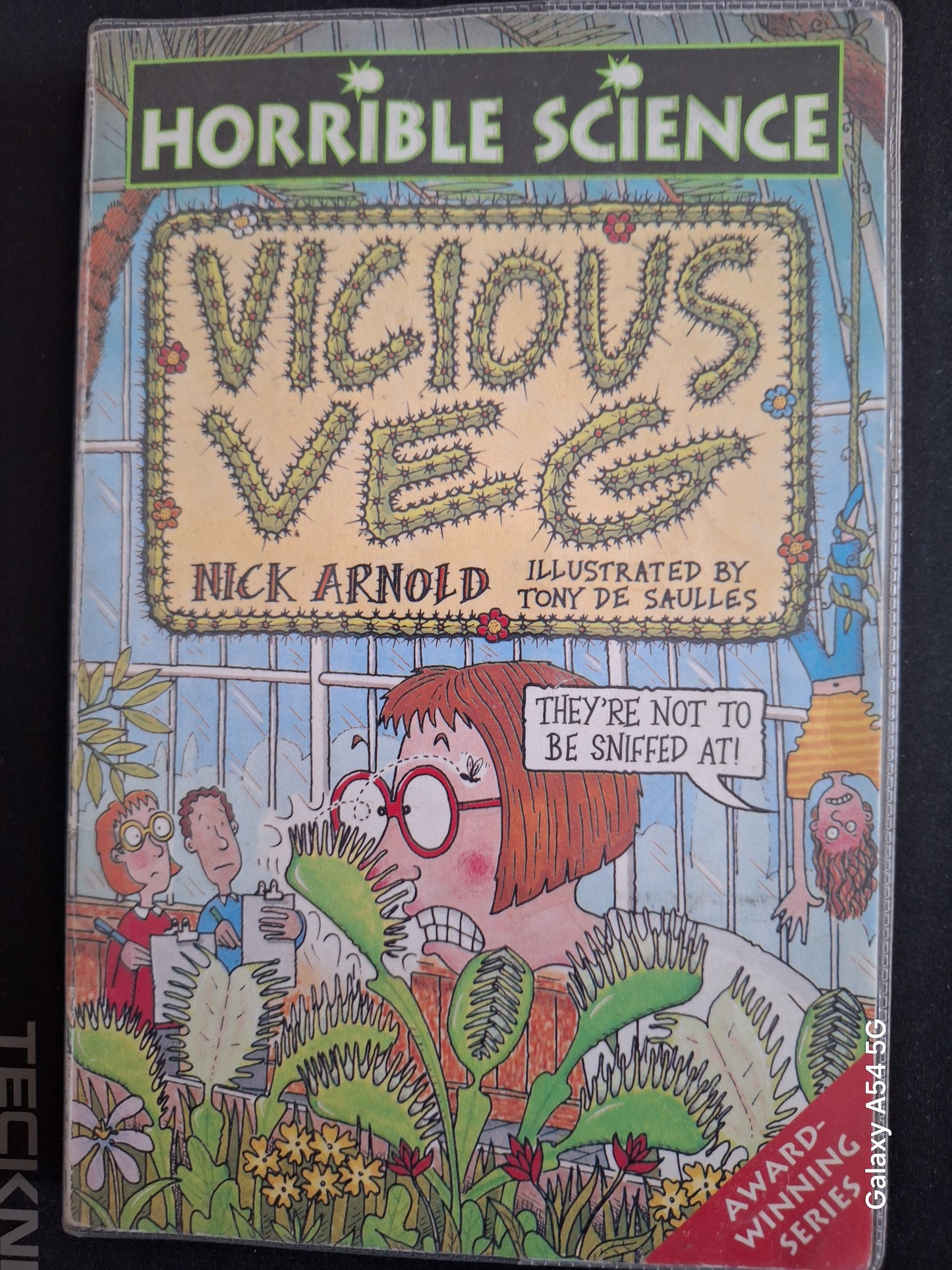 Horrible Science Vicious Veg book by Nick Arnold with colourful illustrated cover by Tony De Saulles